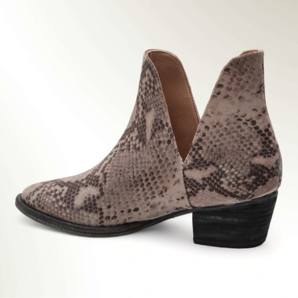 FREE PEOPLE- Leather Charm Double V Boot Snake Print, NEW - Picture 4 of 7